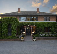 Berida Hotel - Pubs and Clubs