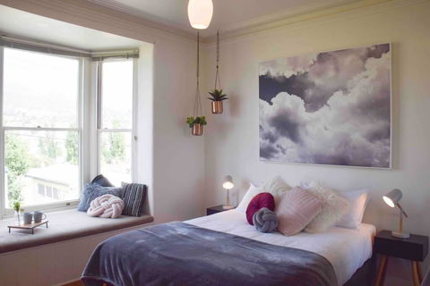 Best Location In Hobart! Luxury 4 Bedroom With Stunning Views - Pubs and Clubs 1