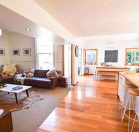 Best Location in Hobart Luxury 4 bedroom with stunning views - Pubs and Clubs