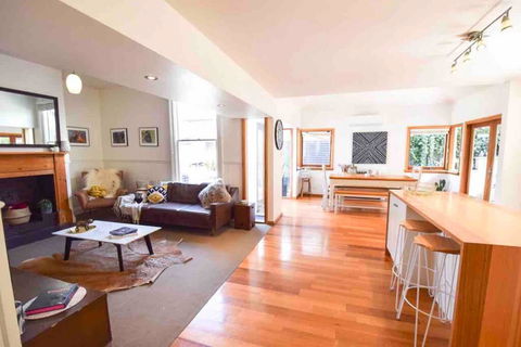 Best Location In Hobart! Luxury 4 Bedroom With Stunning Views - Pubs and Clubs 0