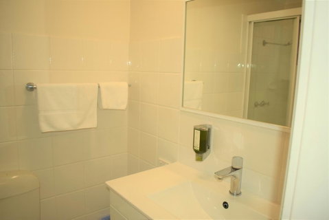 Best Western Parkside Motor Inn - Pubs and Clubs 3