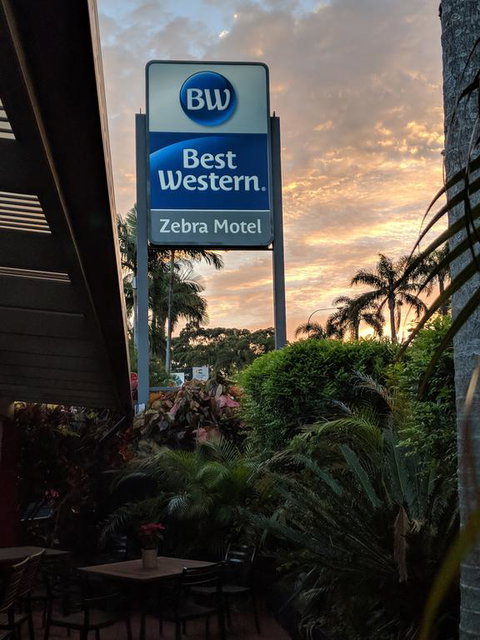 Best Western Zebra Motel - Pubs and Clubs 3
