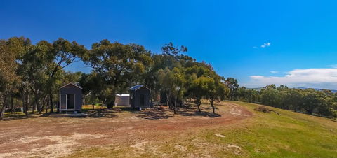 Big Tiny Seven Hills Tiny House, Tallarook - Pubs and Clubs 0