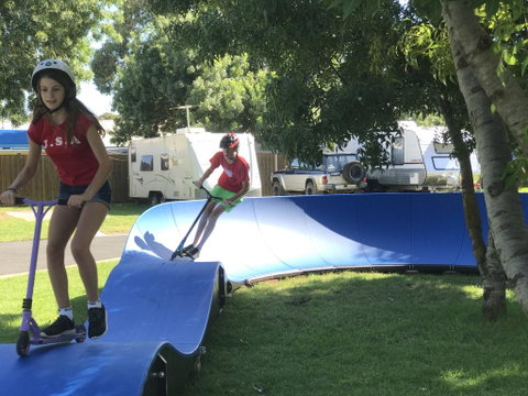 BIG4 Mornington Peninsula Holiday Park - Pubs and Clubs 3