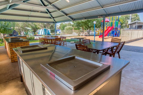 BIG4 Shepparton Park Lane Holiday Park - Pubs and Clubs 2