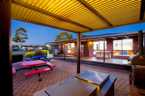 BIG4 Traralgon Park Lane Holiday Park - Go Out 3