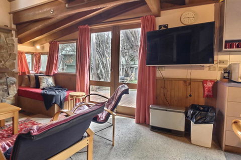 Bindi - Alpine Getaways's Chalet At Tower Rd - Pubs and Clubs 1