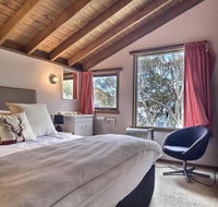 Bindi - Alpine Getaways's Chalet at Tower Rd - Pubs and Clubs