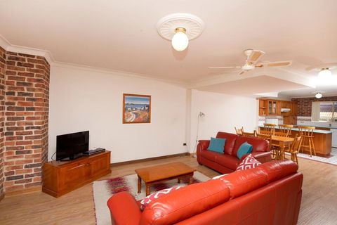 Birchgrove Terrace, Unit 3, Recreation Lane - Go Out 1