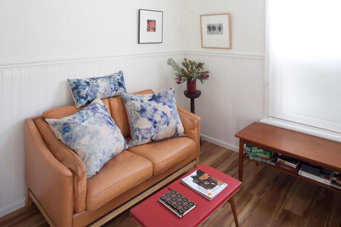 Bird House - Pubs and Clubs 1