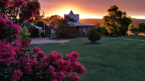 Birdhouse Cottage B&B - Go Out 0