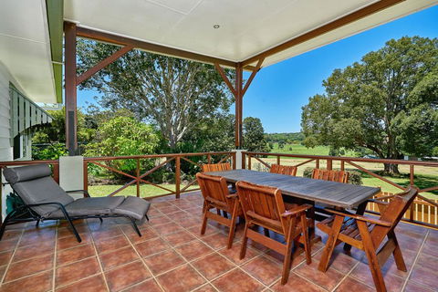 Birds 'n' Bloom Cottages - Go Out 1