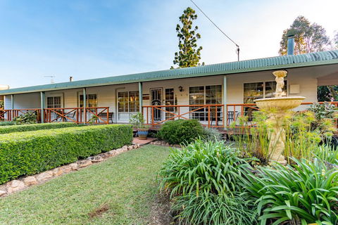 Birds 'n' Bloom Cottages - Go Out 2