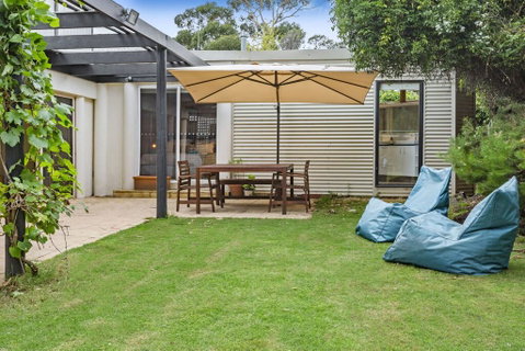 BIRDSONG - MORNINGTON - Pubs and Clubs 1