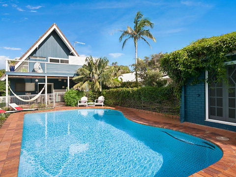 Birdsong Beach House - Pubs and Clubs 0