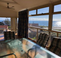 Blue Bay Beach Getaway - Pubs and Clubs