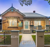 Blue Door Apartments Spacious CBD Apartment - Pubs and Clubs