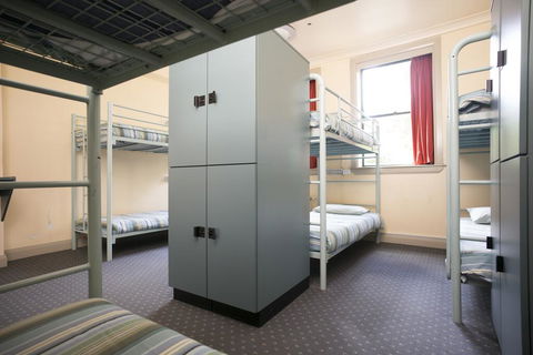 Blue Mountains YHA - Pubs and Clubs 3