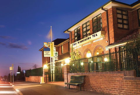 Blue Mountains YHA - Pubs and Clubs 0