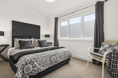 Blue Rosella On Piper - Pubs and Clubs 1