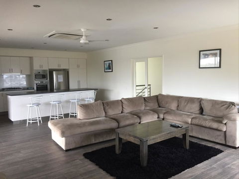 Blue Sky Apartment - Pubs and Clubs 0