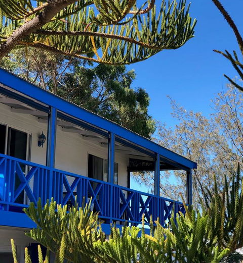 Blue Sky Escapes Beach House Ledge Point - Pubs and Clubs 3