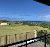 Blue Sky Escapes Seaview Apartment - Pubs and Clubs