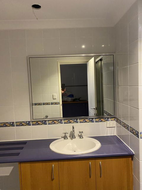 Blue Sky Escapes Seaview Apartment - Pubs and Clubs 3