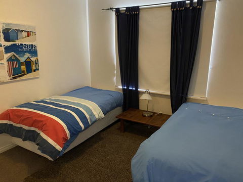 Blue Sky Escapes Seaview Apartment - Pubs and Clubs 2