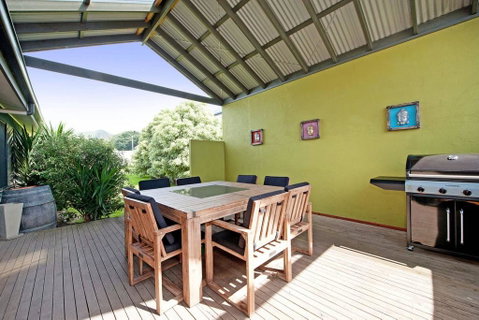 BLUE SKYES - Family Home With Balcony & Views. - Go Out 3