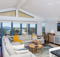 Blue Waters at Gerroa - Pubs and Clubs