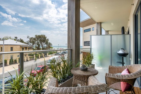 Blue Waters On The Beach: Absolute Beachfront, Views - Pubs and Clubs 0