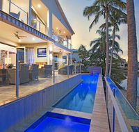 Blue Waters Retreat - Pubs and Clubs