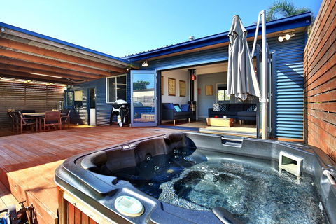 Bluetongue @ Culburra - Pet Friendly - 4 Mins To Beach - Pubs and Clubs 1