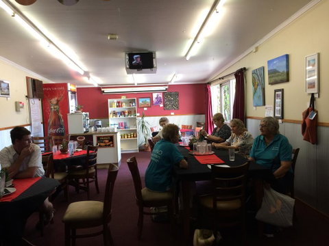 Bluff Hotel - Pubs and Clubs 1