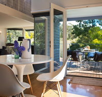 Boatshed Villa Green Door - Pubs and Clubs