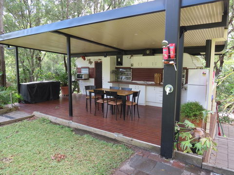 BoBRENE On Tamborine Nude Retreat - Cosy Chalet - Go Out 3