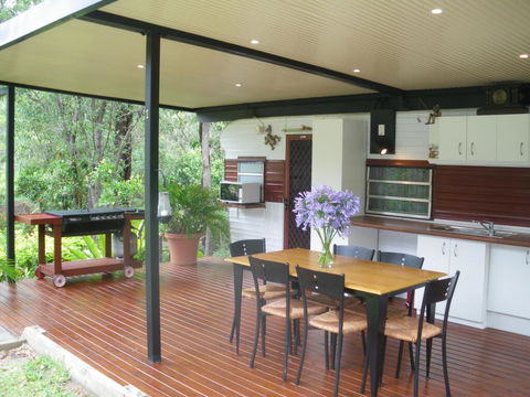 BoBRENE On Tamborine Nude Retreat - Cosy Chalet - Go Out 2