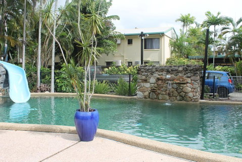 Bohemia Resort Cairns - Pubs and Clubs 0
