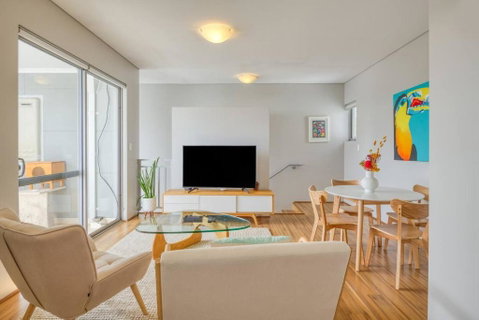 The Nordic Nook - A Relaxed Redcliffe Stay - Go Out 0