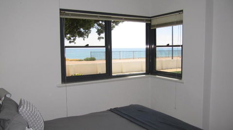 The Somerton Beach Retreat - Pubs and Clubs 1