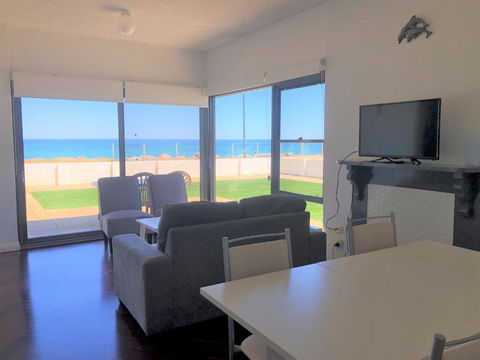 The Somerton Beach Retreat - Pubs and Clubs 0