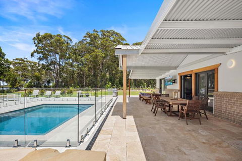 The Retreat - Pubs and Clubs 2