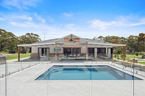 The Retreat - Pubs and Clubs 1