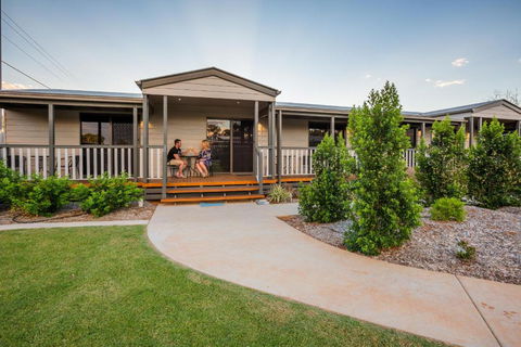 The Rocks Motel - Pubs and Clubs 0