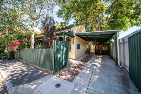 The Spotted Cow,city Fringe,pet Friendly-Free Wine - Pubs and Clubs 1