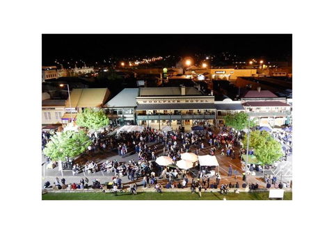 Wanderlight Motor Inn - Pubs and Clubs 1