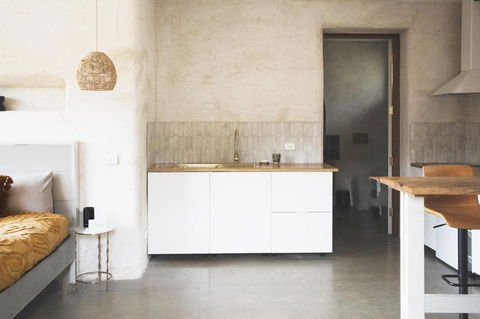 Wandi Farm Retreat - Pubs and Clubs 1