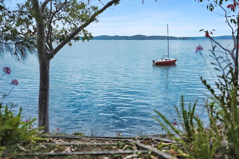 Wangi Waterfront HIdeaway - Pubs and Clubs 2