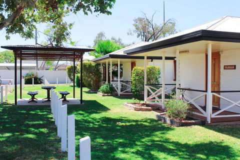 Warrego Hotel Motel Cunnamulla - Pubs and Clubs 0